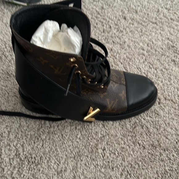 Authentic louis Vuitton wonderland boots size 39 1/2 - Picture 6 of 7